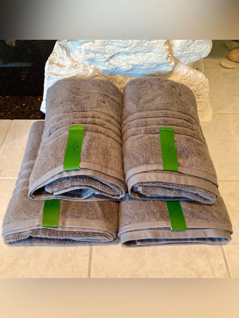New with tags Kate Spade Gray Plush Bath Towels - Set of 4